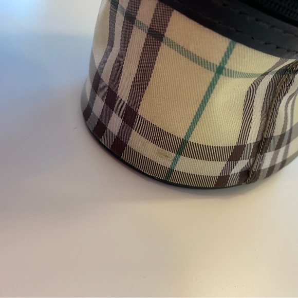 🎉🥳 SALE! 🎉🥳Burberry London Nova Check Cosmetic Bag. 🌟FIRM PRICE🌟‼️ - Picture 5 of 8